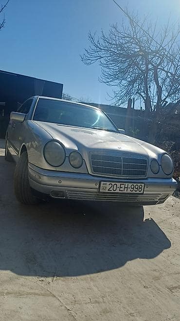 Mercedes-Benz E 200 (W210) sedan - Kuzov: 4 qapılı sedan, gümüşü rəng