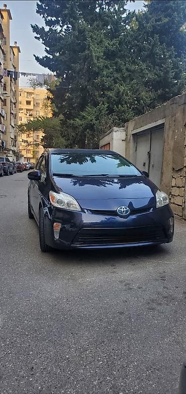 elektrik avtomobili: KREDİTdədir Toyota Prius (3-cü nəsil) hibrid hetçbek - İli 2012 - — 1