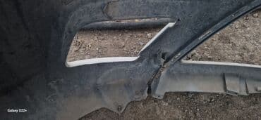 f30 m bufer: Ağ rəngdə nəqliyyat vasitəsi buferi. Buferin ön hissəsində işıqlar — 2