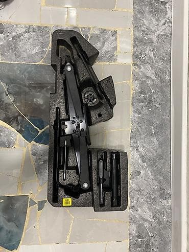 Avtomobil üçün krik və alət dəsti - Komplekt: qayçı tipli krik