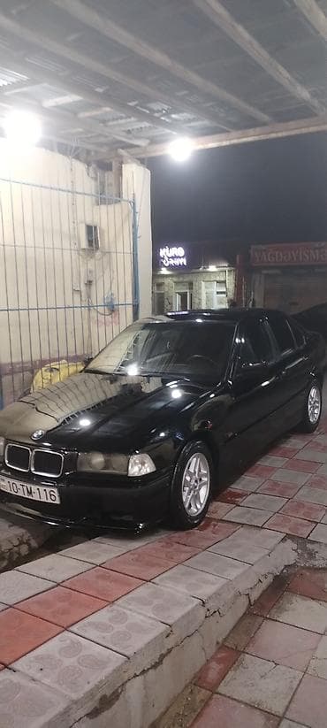 hot wheels bmw: BMW 3 series: 2.5 l | 1996 il Sedan — 1