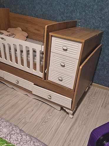 dolab usaq: Oğlan və qız üçün, İşlənmiş, Dördbucaq, Beşik, Dəstsiz, Matras ilə, Yellənmə mexanizmsiz — 4
