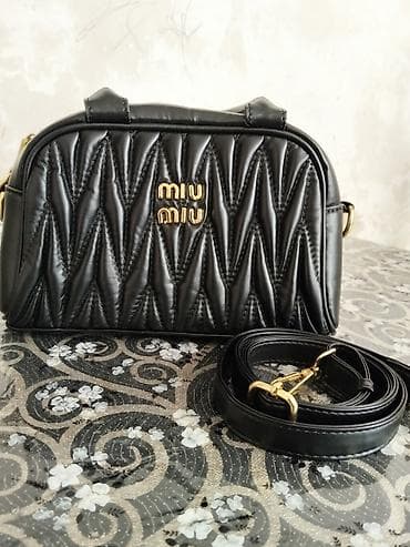 Çiyin çantası, Miu Miu