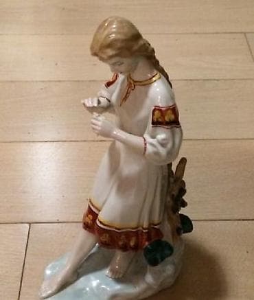 heykel: Советского времени.Фарфор.Склеена рука.Дефект — 1