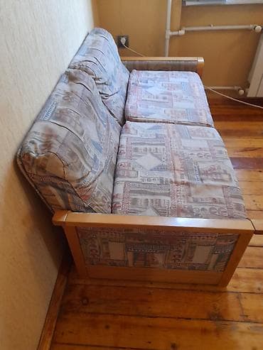 krep parca: Yumşaq divan satılır. Kompakt ölçülü, az yer tutan modeldir. Taxta — 2