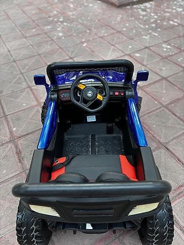 Uşaq dünyası: Uşaqlar üçün elektrikli maşın. Mavi rəngdə, iri təkərli və off-road — 4