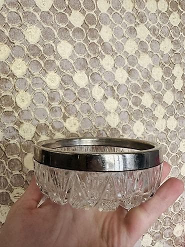 dib: Kəsimli şüşədən hazırlanmış dekorativ kiçik qab. 2 eded Üst kənarında — 1