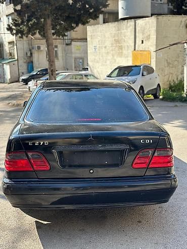 111 mətin: Mercedes-Benz E 270: 2.7 l | 2000 il Sedan — 5