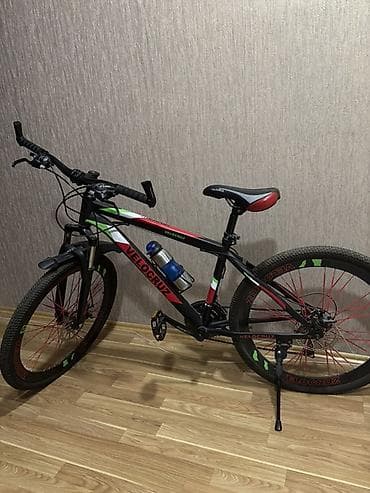 Velocruz dağ velosipedi İki il qabaq alınıb, bir sezon sürülüb. Sepini
