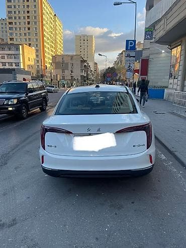 Nəqliyyat: HONGQI E-QM5 – elektrik sedan Məhsul təsviri: - Güzəştsiz futuristik — 2