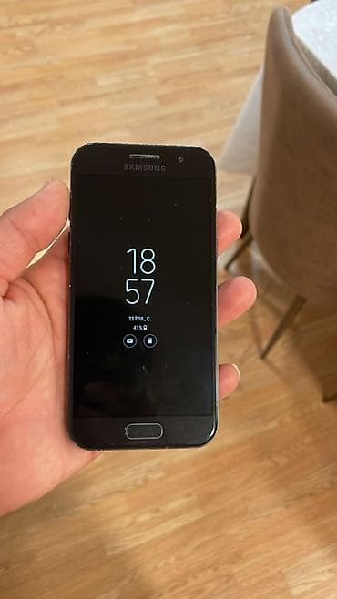 samovar satilir: Samsung Galaxy A3 2017, цвет - Голубой, Битый — 5