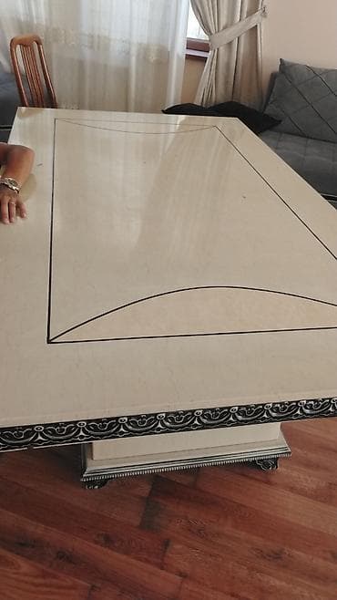 pedukur stolu: Klassik üslubda yemək otağı dəsti - Masa: Açıq krem rəngli, mərmər — 1