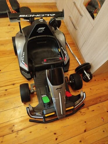 uşaq maşınlar: Qara və gümüş rəngli, Formula 1 dizaynlı uşaq elektrik avtomobili — 4
