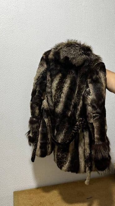 женские шубы с воротником: Женская шука из соболя. Размер S-M. Одевалась всего 3-4 раза. В — 2