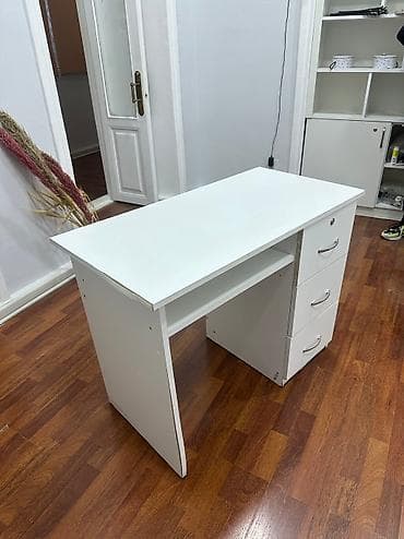 Salon masaları: İşlənmiş, Manikür üçün masa, Güzgüsüz — 3