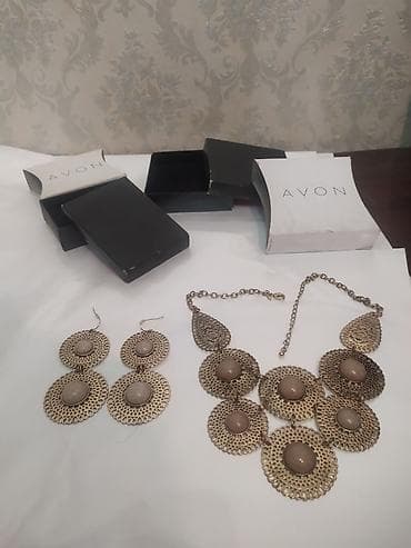 Наручные часы: AVON bəzək dəsti - Brend: AVON - Tərkib: boyunbağı və sırğalar (1 — 1