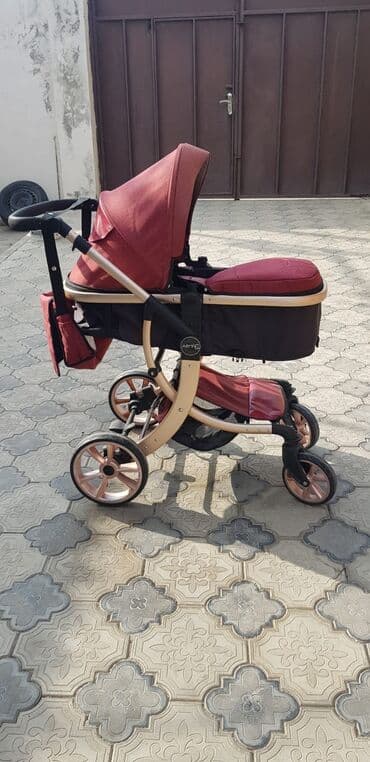 universal araba mima xari: Tünd qırmızı rəngdə və qızılı rəngli çərçivəyə malik çoxfunksiyalı — 1