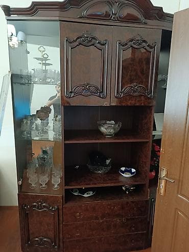 pol siyiran: Korkadi - Material: qəhvəyi rəngli MDF/laminat, parlaq lak örtüklü ön — 2