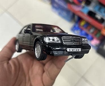 lego oyuncaq: Ağ rəngli metal oyuncaq SUV model avtomobil - Material: die-cast — 10