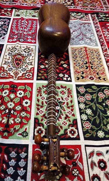 gitara simləri: Tar – Azərbaycan milli simli musiqi aləti. Əla vəziyyətdə, heç bir — 7