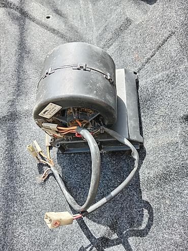 Ban, Kuzov hissələri: Mersedes Vito 2008 salonda pecin matoru — 2