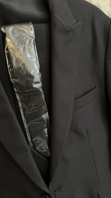 kişi geyimləri: Təzə kostyum. Heç vaxt geyinilməyib. Etiketi üstündə. Ölçü uyğun — 6