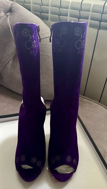 Toyota: Ölçü: 39, rəng - Bənövşəyi, Yeni — 2