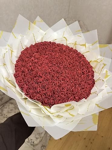 999 qızılgül kompozisiyası – böyük yuvarlaq buket - Tərkib: çoxsaylı