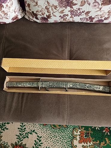 Dekorativ zərif qını olan bəzək qılıncı/hançər - Material: metal