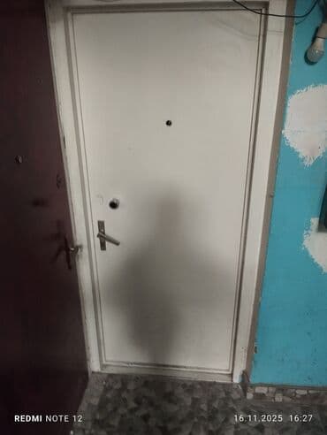 Кухонные принадлежности: Seyf qapi 100 azn satilir‼️agir wivellerdendi olcu 2.05×88 sm unvan — 1