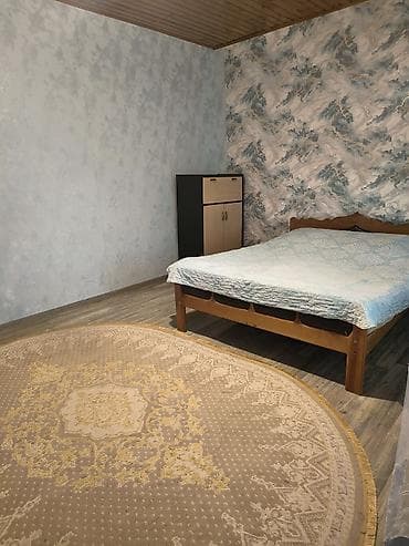 xalqlar dostluğu ev: Ağaclarla əhatə olunmuş həyəti və hasarı olan fərdi ev. Geniş yaşıllıq — 4