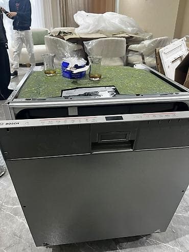 Mebelici qabyuyan bosch 8ci seriya. 1400 azn. İslenmeyib. Tezedir