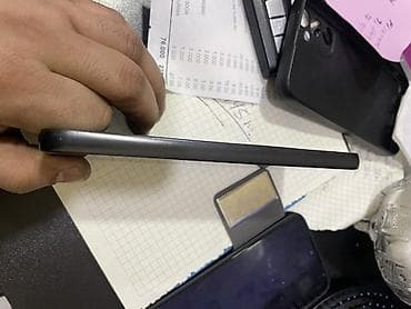 oyun rolları: Android smartfon Xüsusiyyətlər: - Tam ekranlı ön panel, mərkəzdə ön — 5