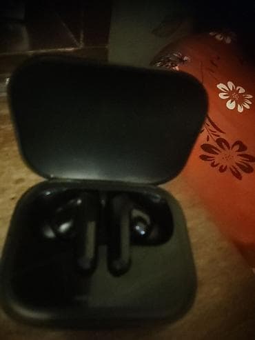 vr meta quest: İdeal vəziyyətdədir. 5ayın qulaqcığıdır. Əlavə məlumat üçün whatsapp — 2