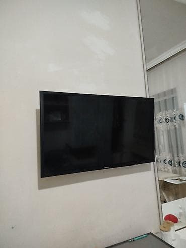 Divar asılqanlı LED televizor - Ekran: təxmini 40–43 düym, nazik