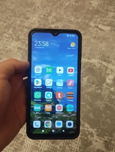 google pixel 6: Mavi korpuslu smartfon Xüsusiyyətlər və dizayn: - Ekran: damla — 3