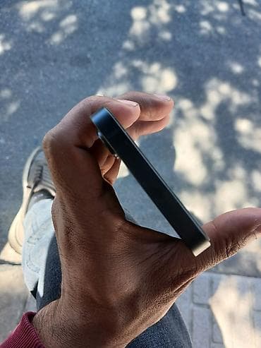 apple m1: IPhone 16e, 128 GB, Qara, Barmaq izi — 6