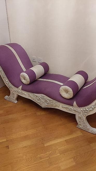 JOZEFİNA Kuşetka - Dizayn: Dalğavari uzanma forması, dekorativ relyef