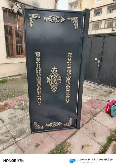 resotka qapilar: Satılır: Dəmir giriş qapısı (içdən MDF panel) Xüsusiyyətlər: - — 6