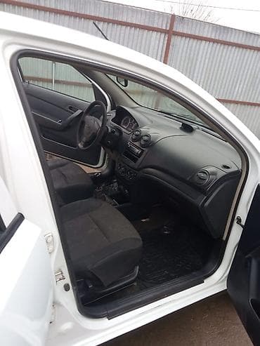 Продажа авто: , ağ rəng, 5 qapılı hetçbek. Xüsusiyyətlər: - Sürət qutusu: mexaniki — 5