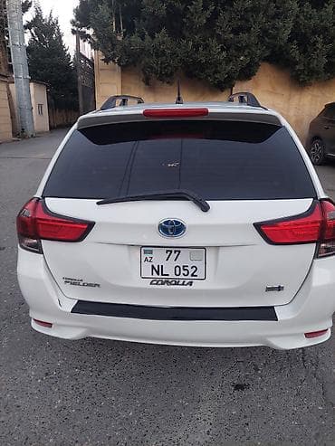 avto audio: Toyota sedan – ağ rəngli, şəhər və uzun yol üçün praktiki seçim — 6