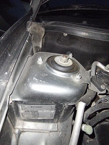 vaz mator: LADA Priora sedan, boz rəng. Xüsusiyyətlər və təchizat: - Kuzov: 4 — 5