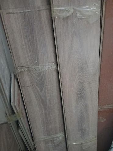 Laminat döşəmə taxtaları - Material: ağac dekorlu laminat panellər -