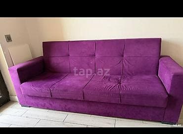 Bənövşəyi rəngdə geniş divan. - Alt hissə: yeknəsək baza, sabit