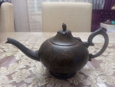 Teqriben 19 esre aid Antik dekor kolleksiyası - Metal çaynik: Qabıq