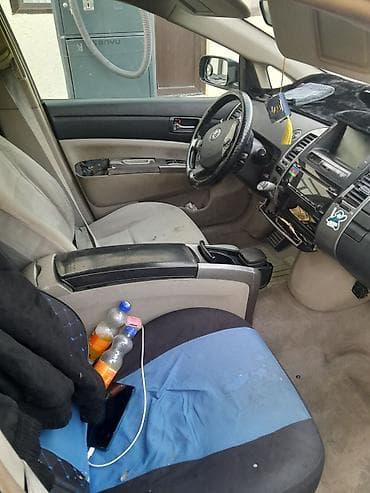 ağ 07 sekilleri: Toyota Prius hibrid sedan tecili satlir - Model: Toyota Prius (2-ci — 4