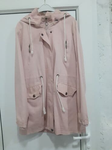 Seliqelu geyinilib.M razmere gedər.Yaxın metro stansiyalarına pulsuz