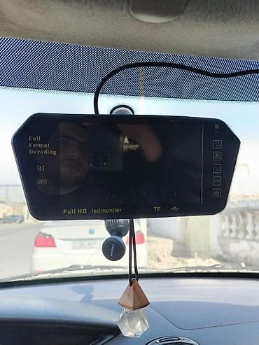 Avtomobil üçün güzgü tipli multimedia monitoru Xüsusiyyətlər: - Full