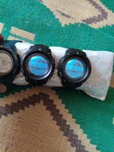 Rəqəmsal idman saatı - Ekran: Böyük rəqəmsal displey, mavi arxa işıq