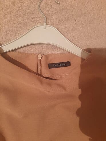 hicab geyimləri: Bej don satilir 1 defe fotosessiya geyinilib 2 saatligina eynide — 2